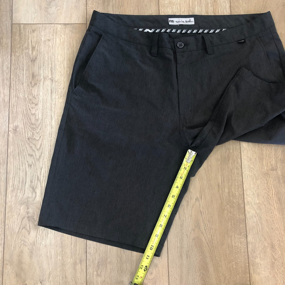 Travis Mathew Shorts Mens 40 Black Hybrid Golf Casual Preppy Performance Logo - Picture 6 of 6